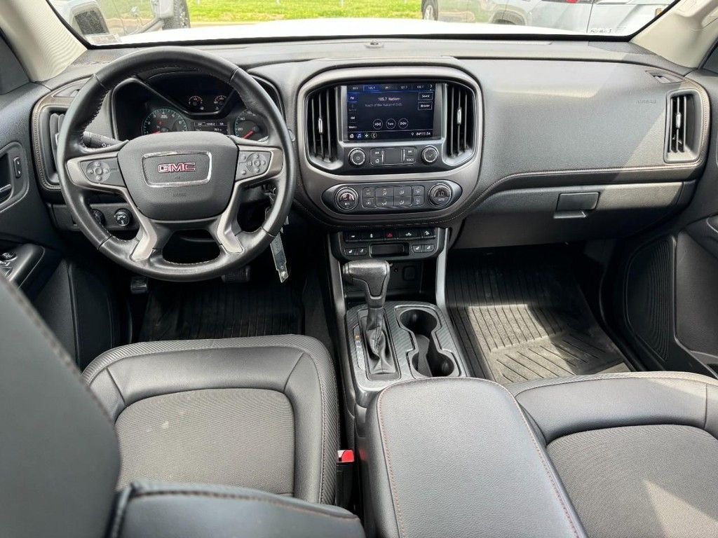 Used 2021 White GMC AT4 w/Cloth image 11