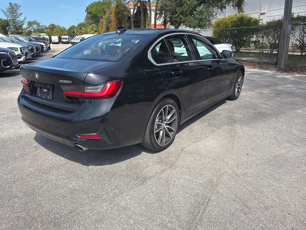 Used 2022 Black BMW xDrive image 5