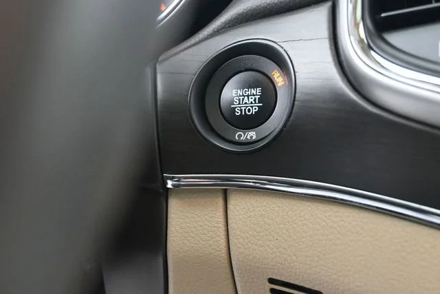 Used 2018 Velvet Red Pearlc Jeep Overland image 20