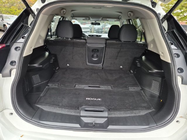 Used 2017 White Nissan SV image 27