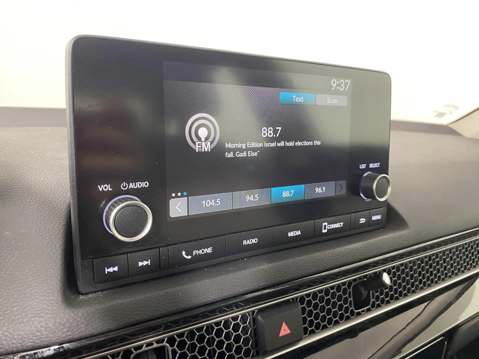 Used 2023 Platinum White Pearl Honda LX image 18