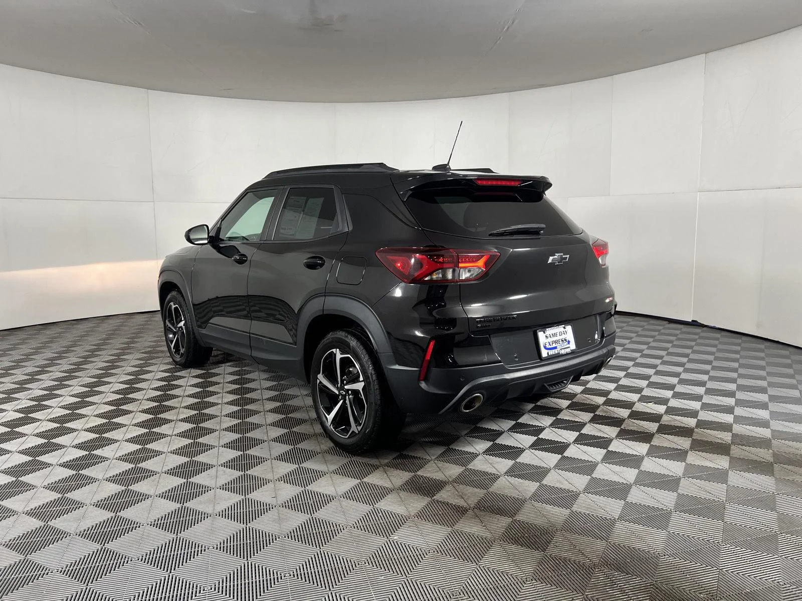 Used 2022 Mosaic Black Metallic Chevrolet RS image 21