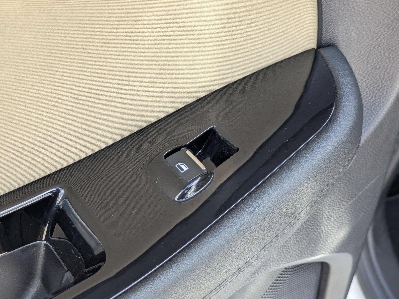 Used 2019  Ford SEL image 25
