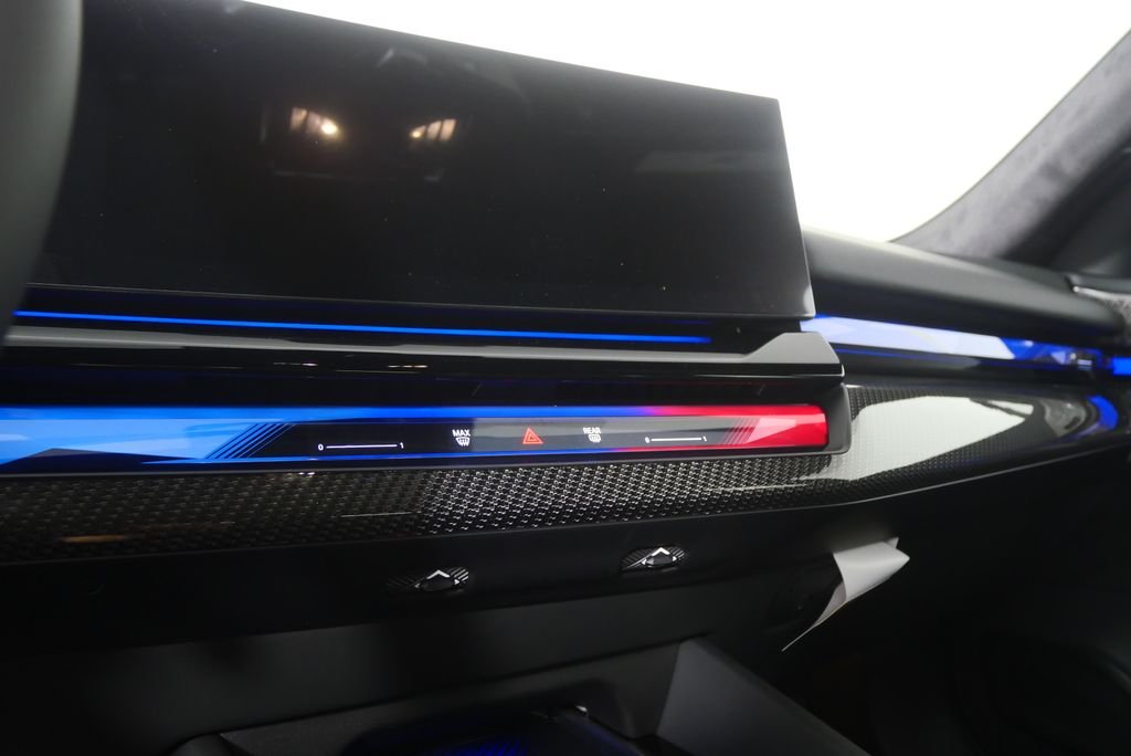 New 2027 Alpine White BMW Base image 22