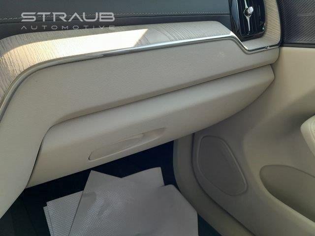 Used 2021 Crystal White Metallic Volvo Inscription image 35