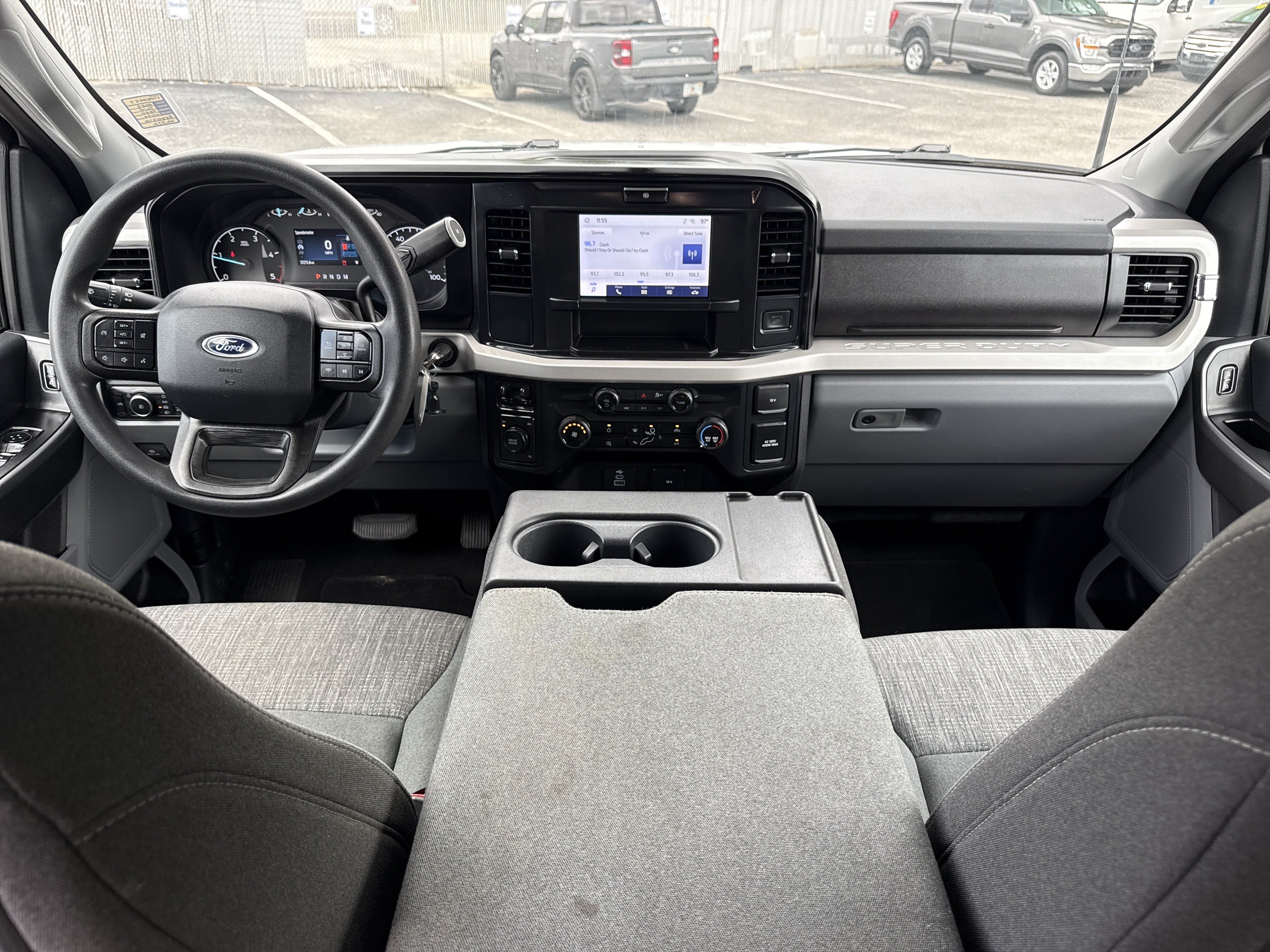 Used 2025 Oxford White Ford XLT image 23