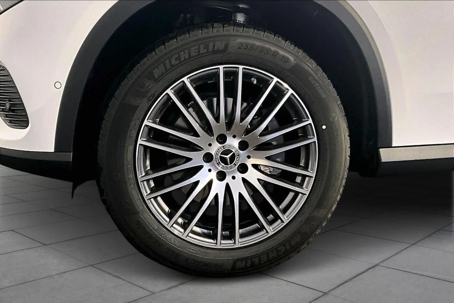 New 2026 MANUFAKTUR Moonlight White Metallic Mercedes-Benz GLC 300 image 17