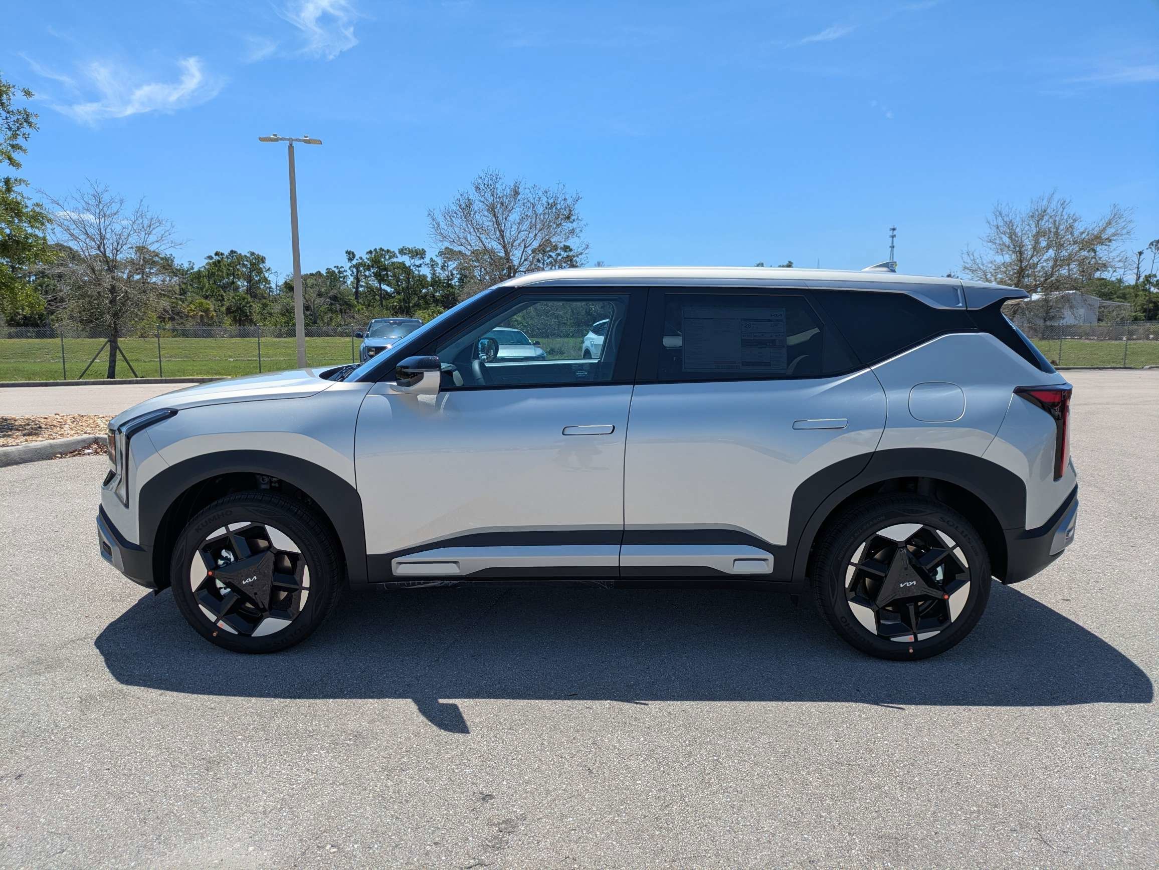 New 2027 Ivory Silver Kia S image 8