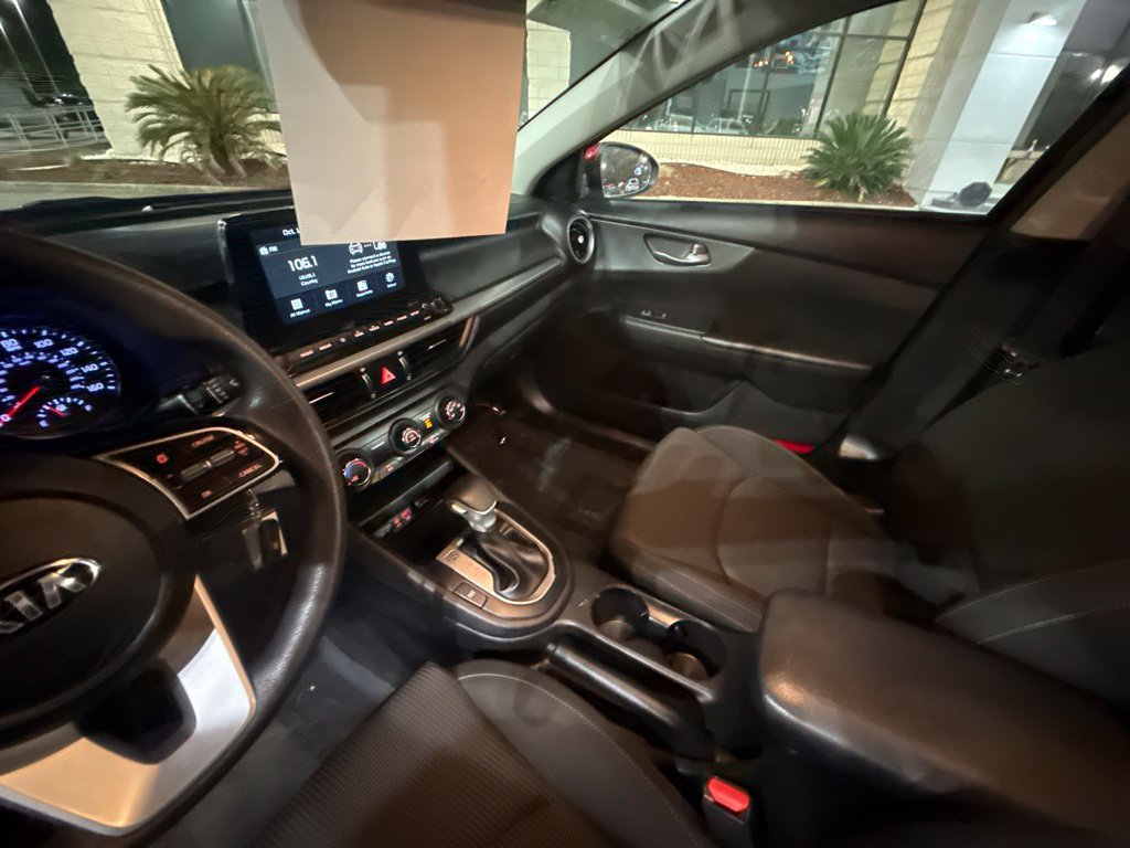 Used 2021 Red Kia LXS image 15