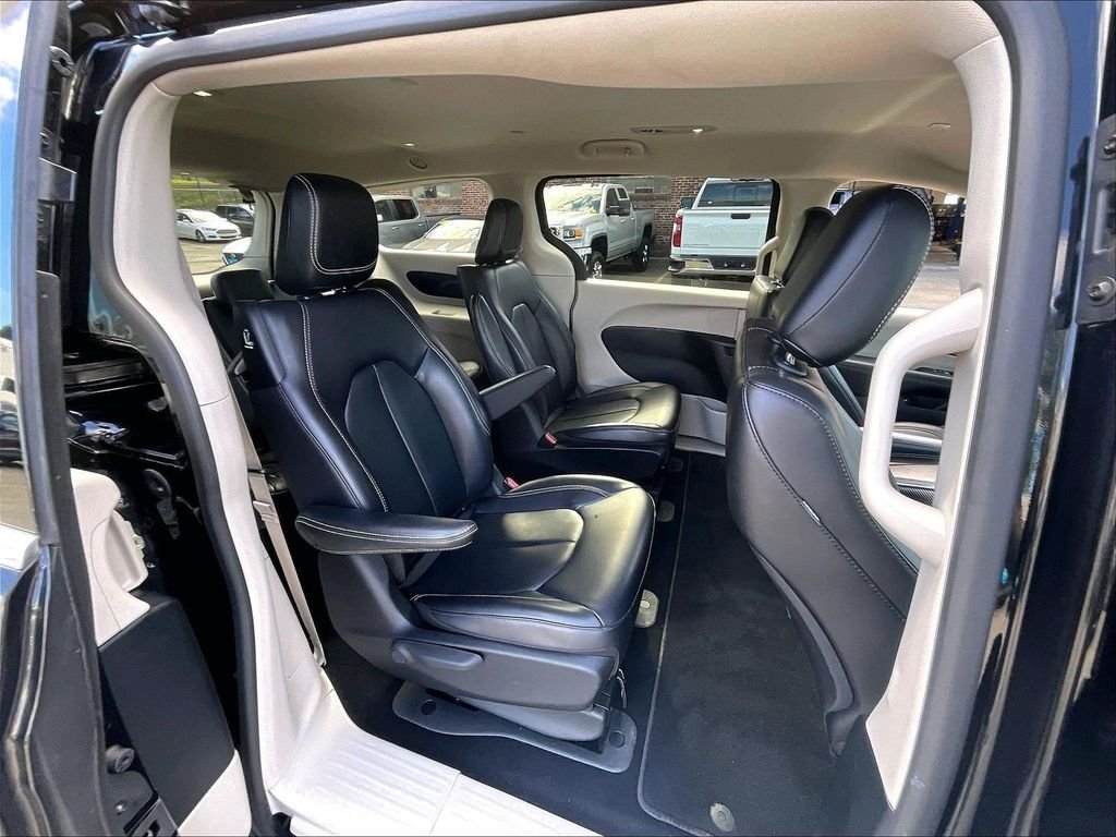 Used 2023 Black Chrysler Touring L image 16