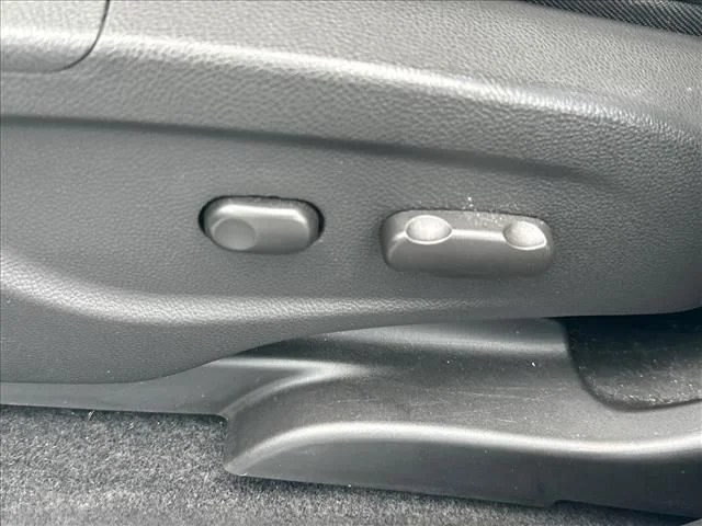 Used 2022 Silver Buick Preferred image 20