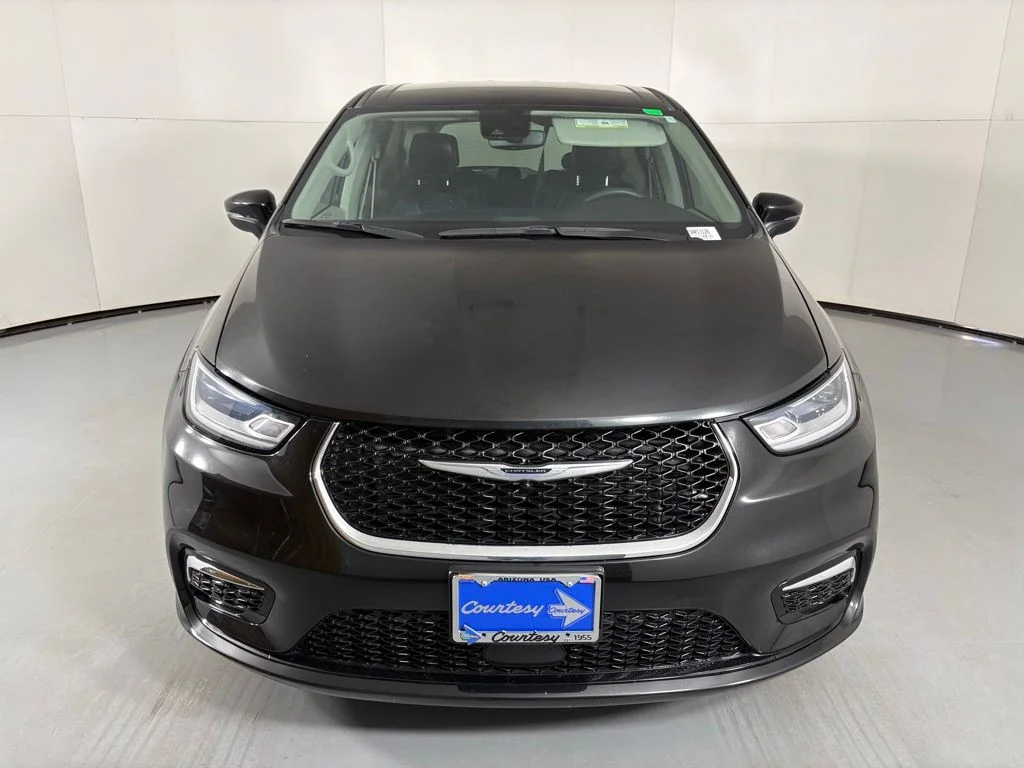 Used 2023 Black Chrysler Touring L image 3