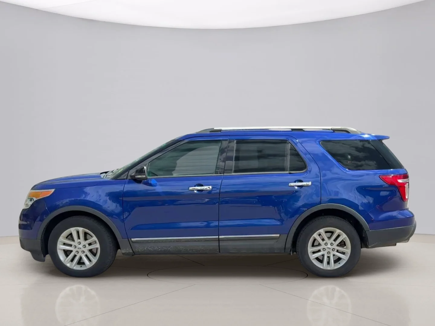 Used 2013 Blue Ford XLT image 2
