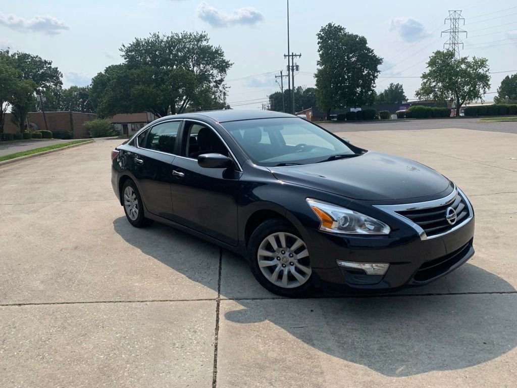 Used 2015 Blue Nissan 2.5 S image 5