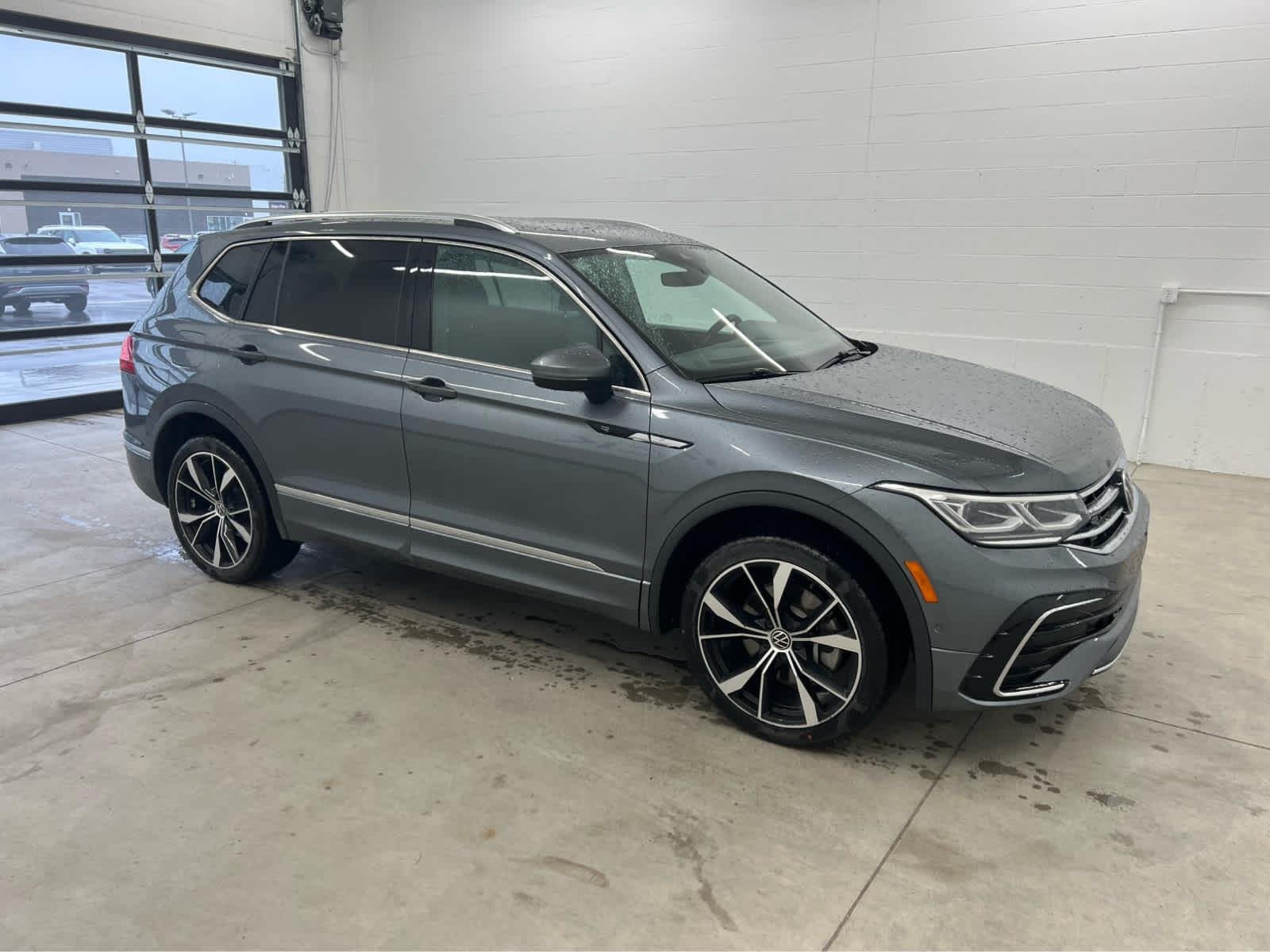 2022 Volkswagen Tiguan SEL R-LINE - Photo 5