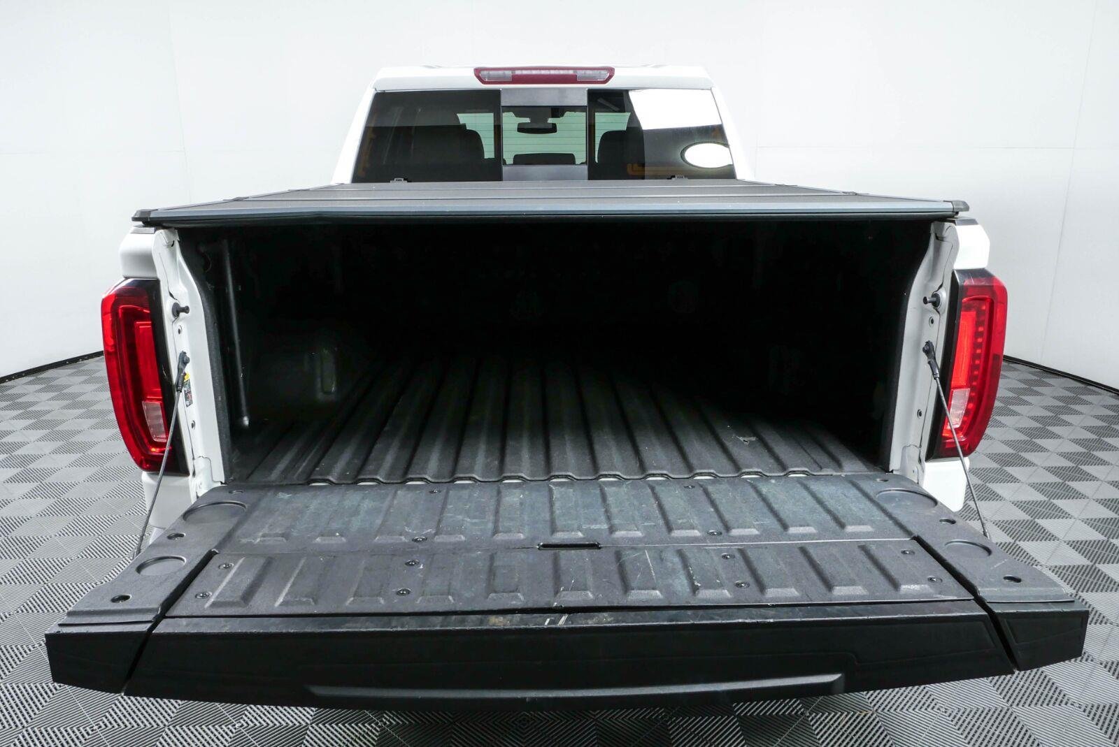 Used 2021 White GMC Denali image 32