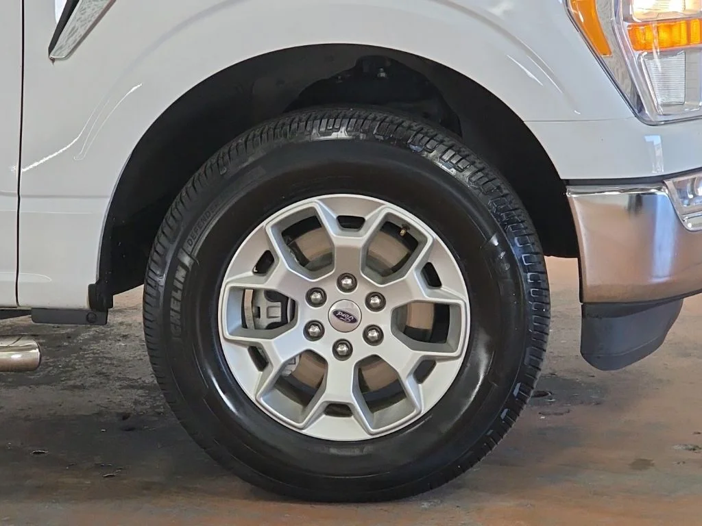 Used 2021 White Ford XLT image 9