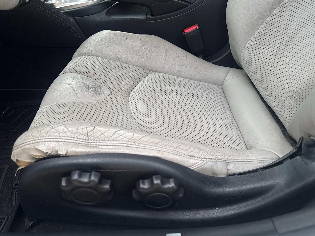 Used 2010 Pearl White Nissan Touring image 15