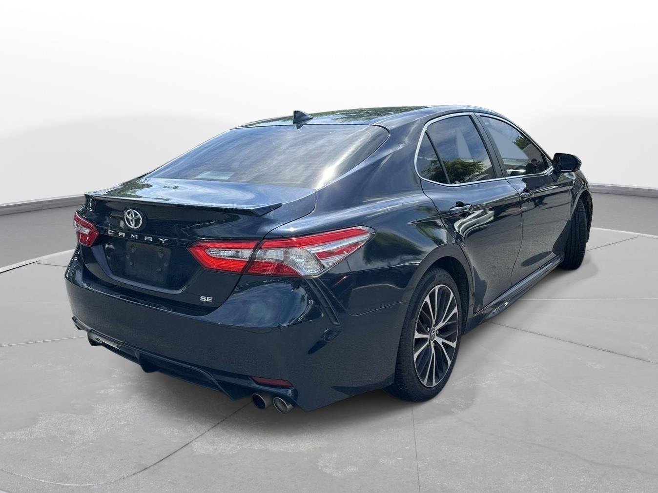 Used 2018 Galactic Aqua Mica TOYOTA SE image 6