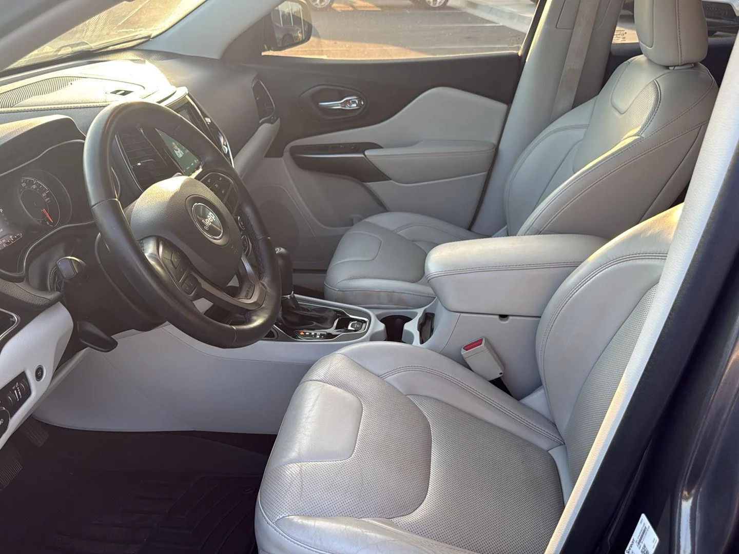 Used 2019 Granite Crystal Metallic Clearcoat Jeep Limited image 18