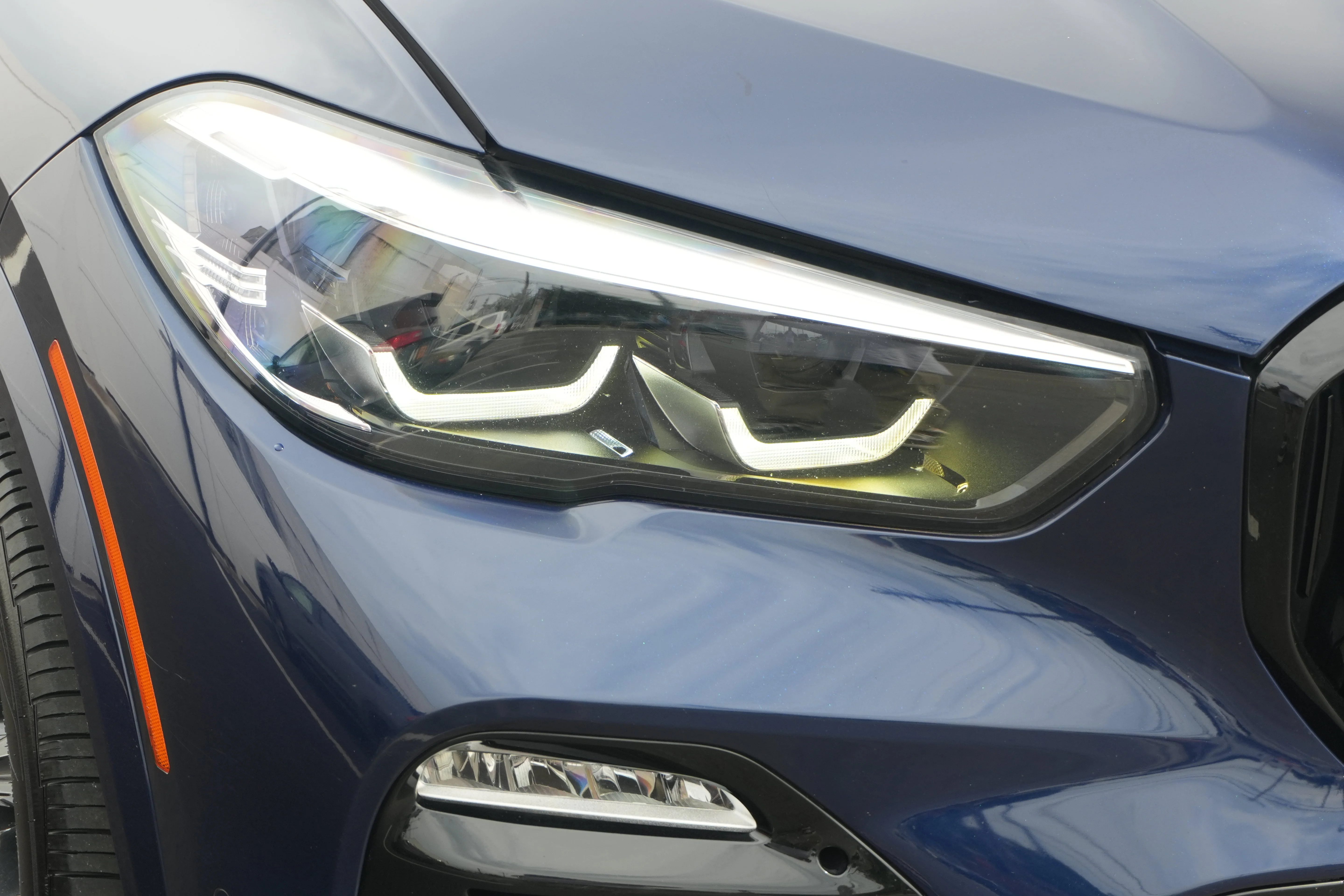Used 2019 Tanzanite Blue II Metallic BMW xDrive40i image 11