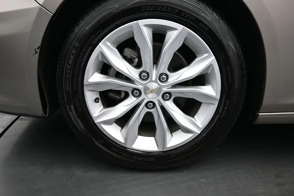 Used 2022 Gray Chevrolet LT image 10