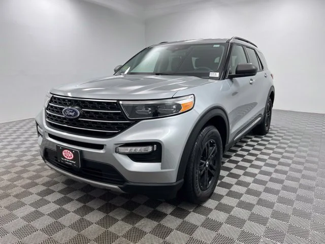 Used 2022 Silver Ford XLT image 2
