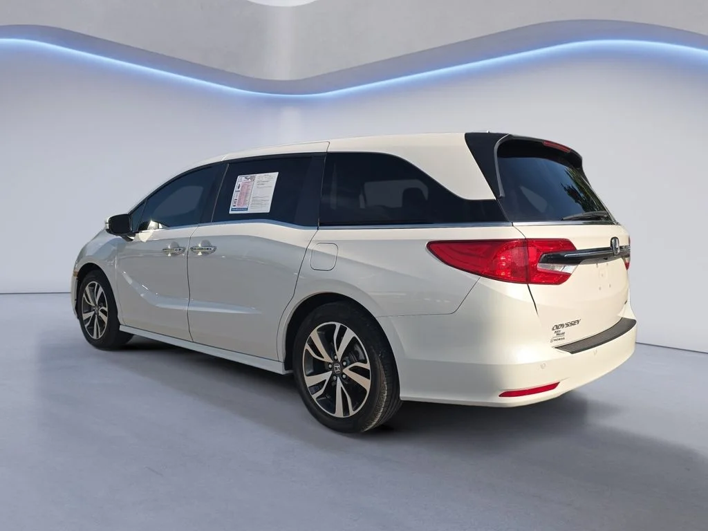 Used 2023 Platinum White Pearl Honda Touring image 3