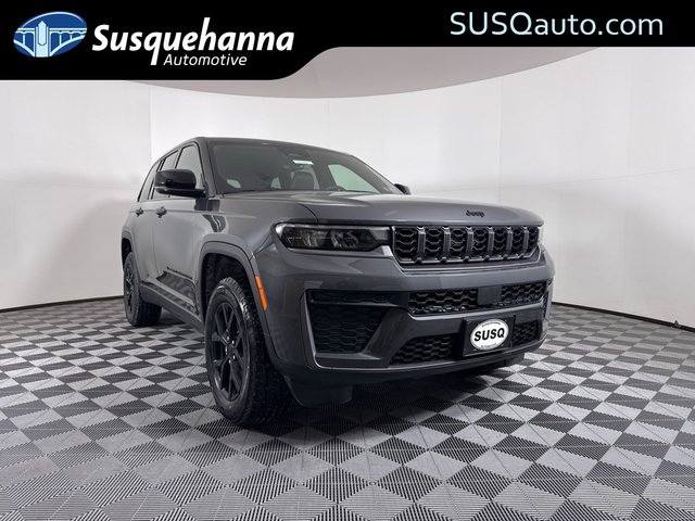 2026 Jeep Grand Cherokee Laredo Altitude