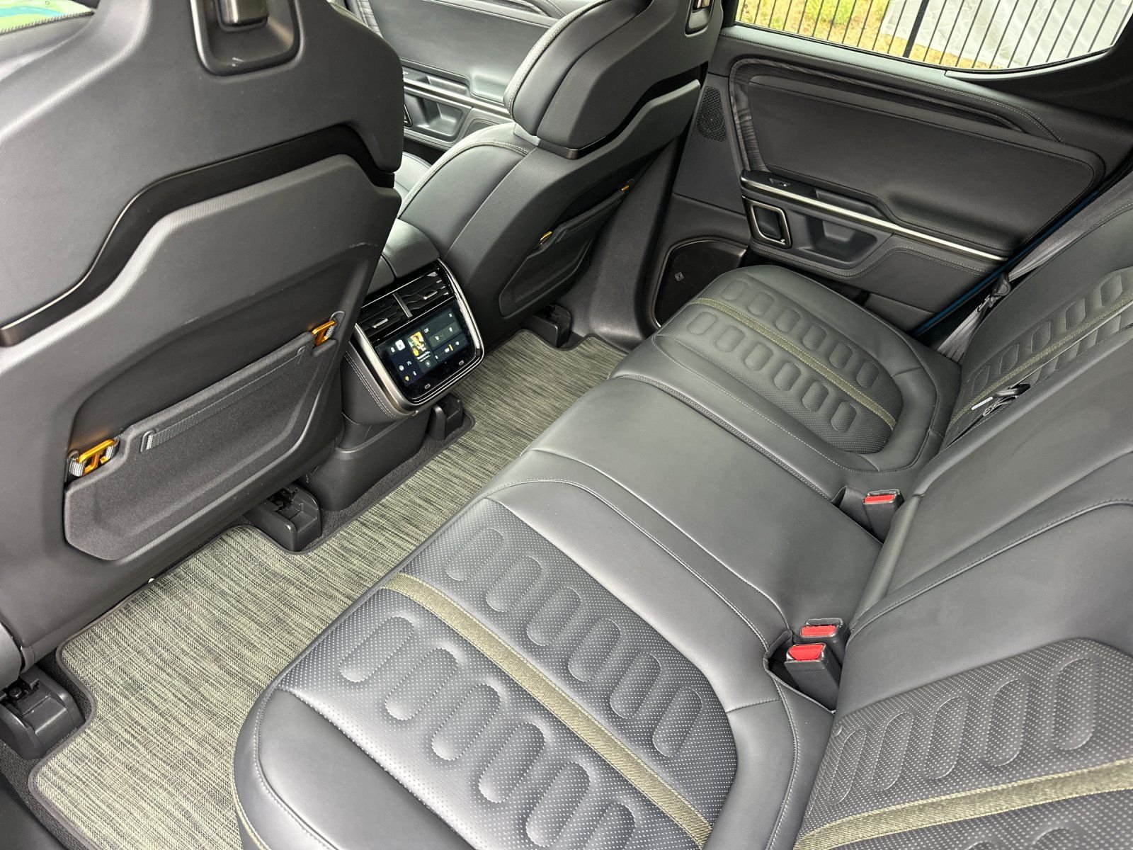 Used 2023  Rivian Adventure image 11