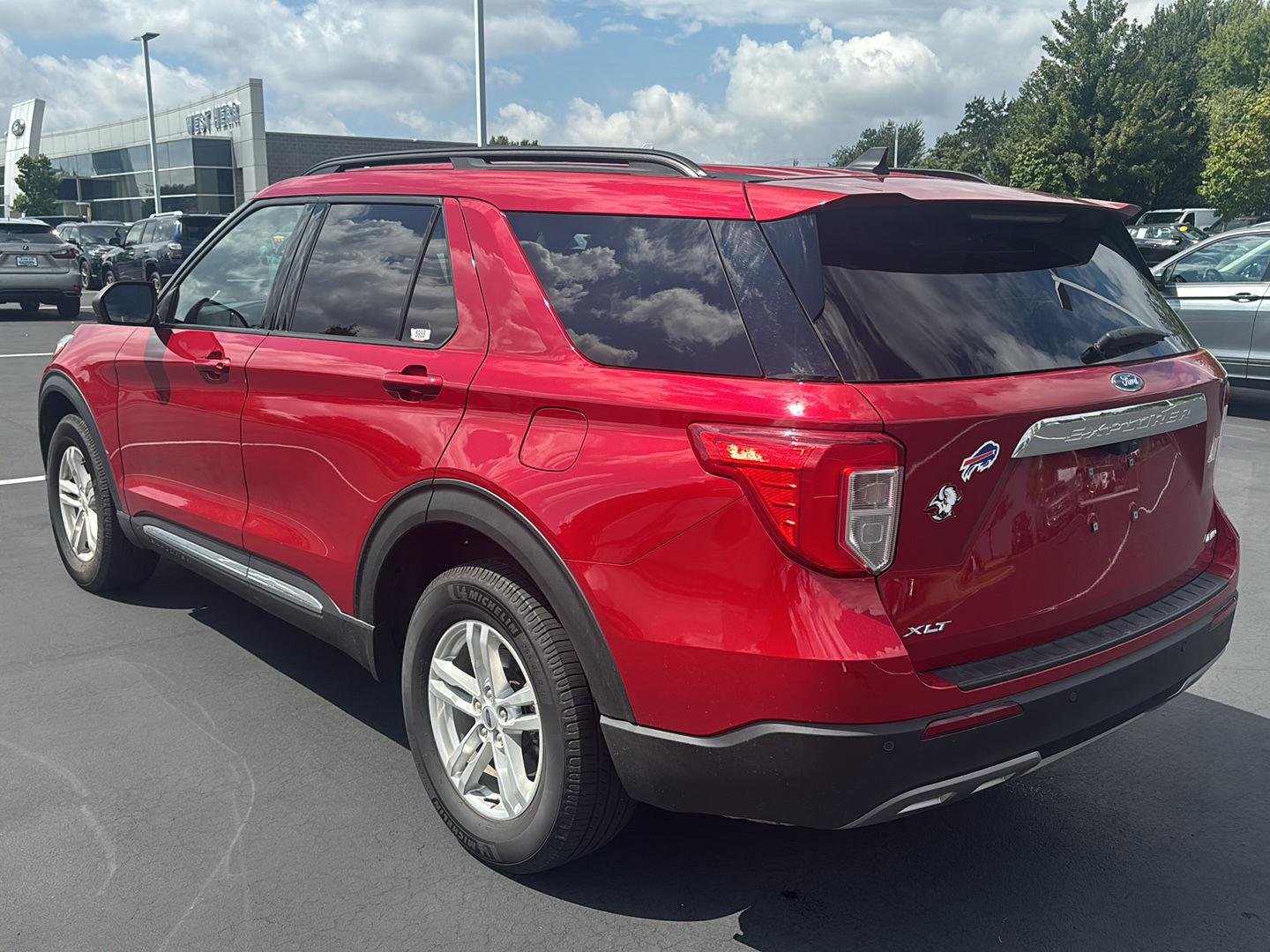 Used 2022 Rapid Red Metallic Tinted Clearcoat Ford XLT image 5
