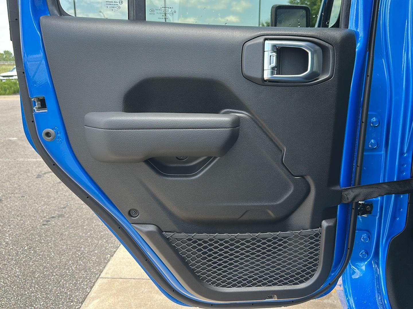 New 2026 Hydro Blue Pearl-Coat Exterior Paint Jeep Sport S image 24