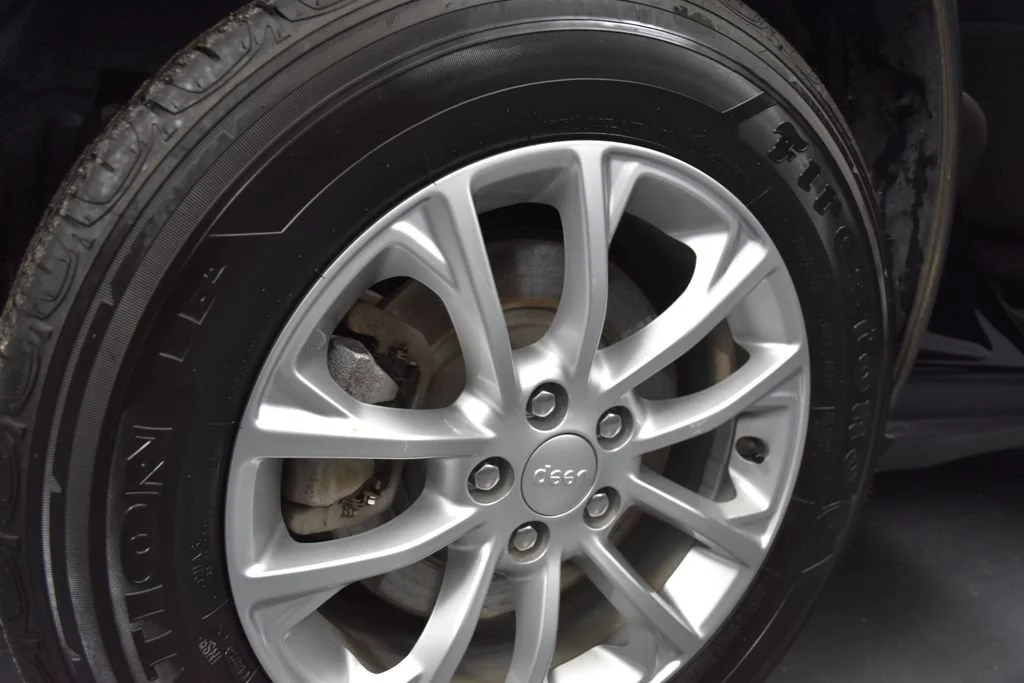 Used 2019 Black Jeep Latitude image 24