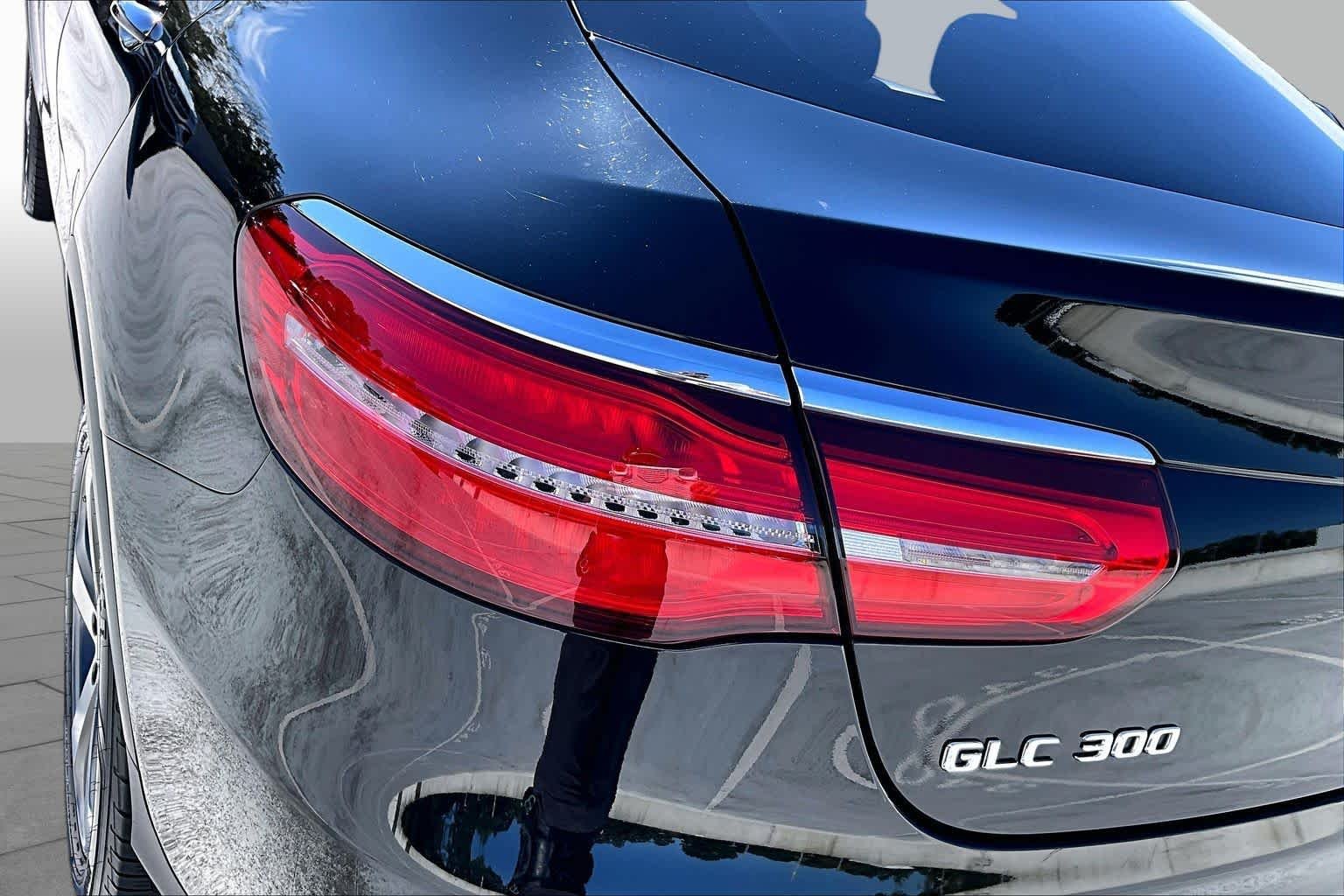 Used 2017 Obsidian Black Metallic Mercedes-Benz GLC 300 image 29