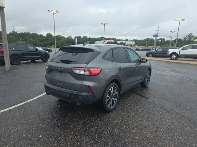 Used 2022 Gray Metallic Ford SE image 3
