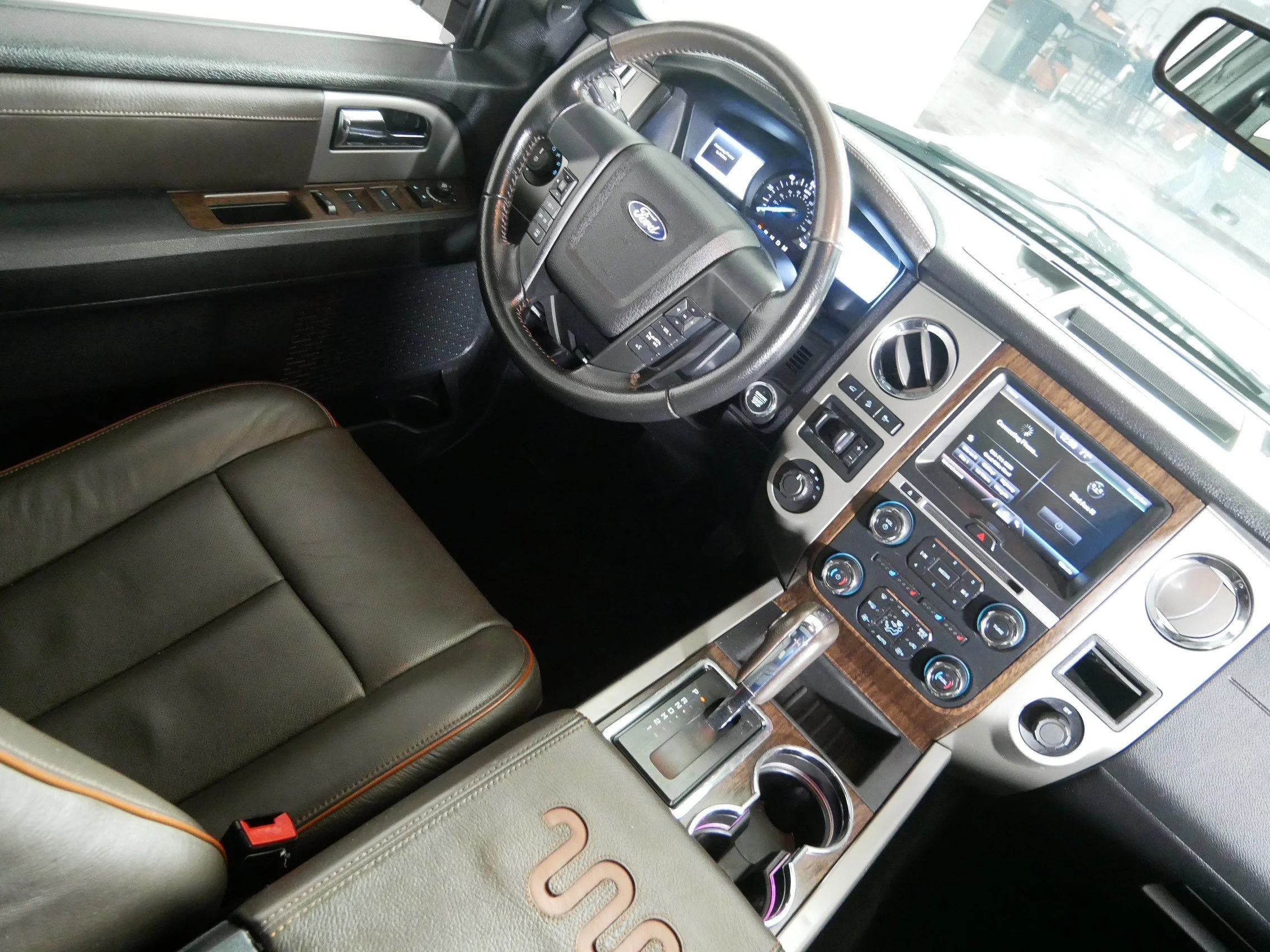 Used 2015 White Platinum Metallic Tri-Coat Ford King Ranch image 9