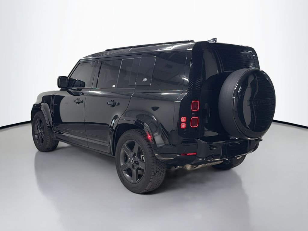 Used 2024 Black Land Rover X-Dynamic SE image 3