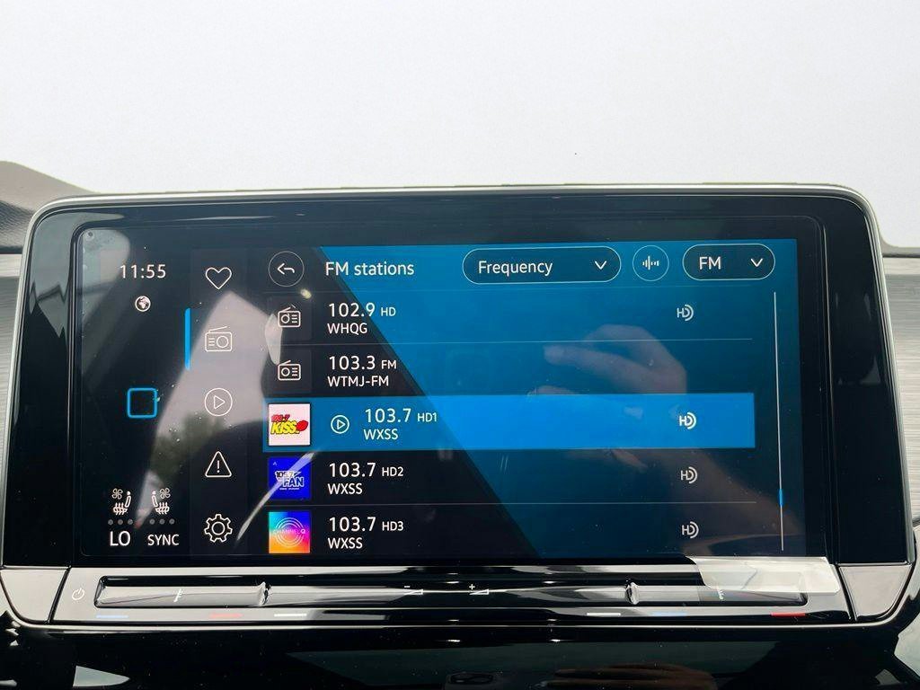 New 2026 White/off-white Volkswagen SE w/Technology image 16