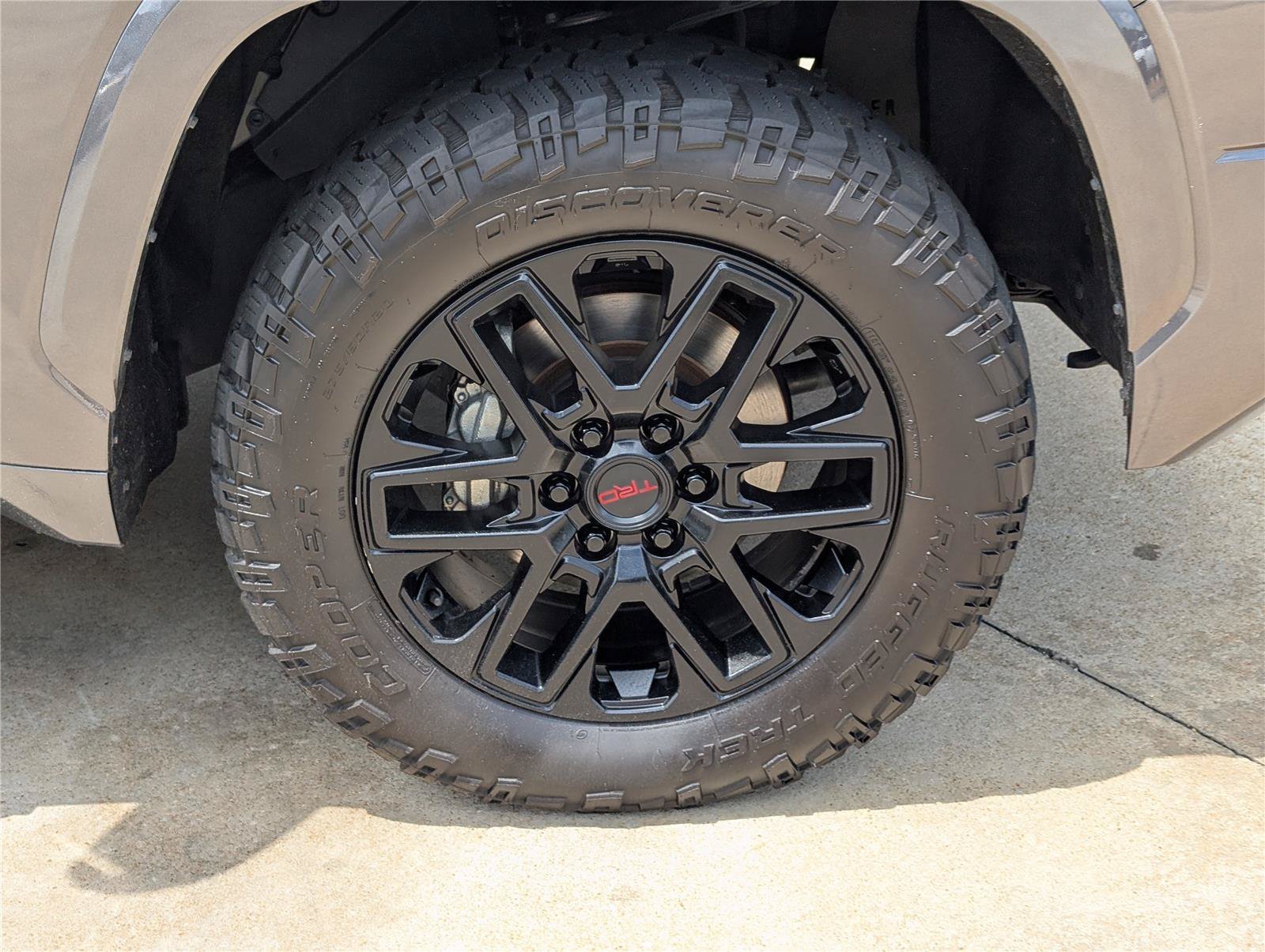 Used 2022 Gray Toyota SR5 image 6