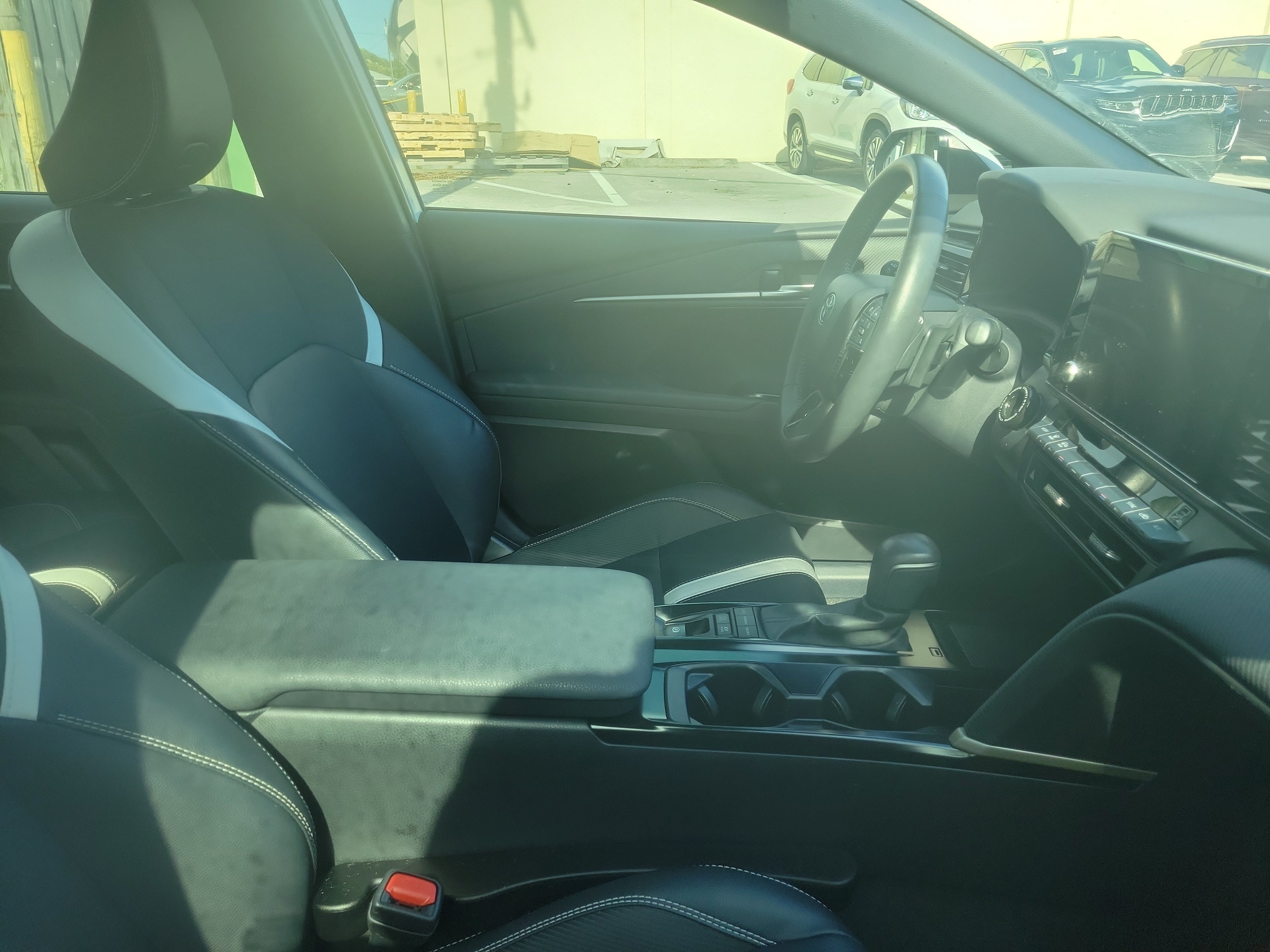 Used 2025 Ice Toyota LE image 9