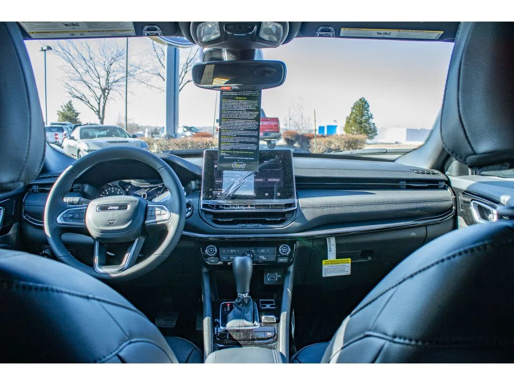 New 2026 Red Hot Pearlcoat Jeep Latitude Altitude image 40
