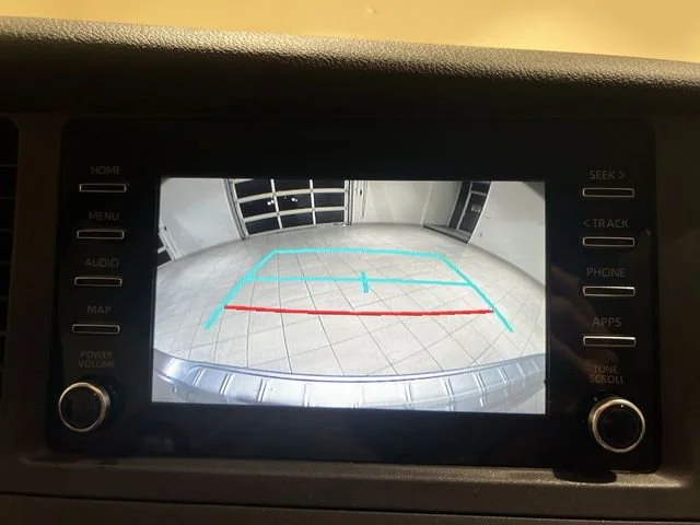 Used 2020  Toyota L image 13