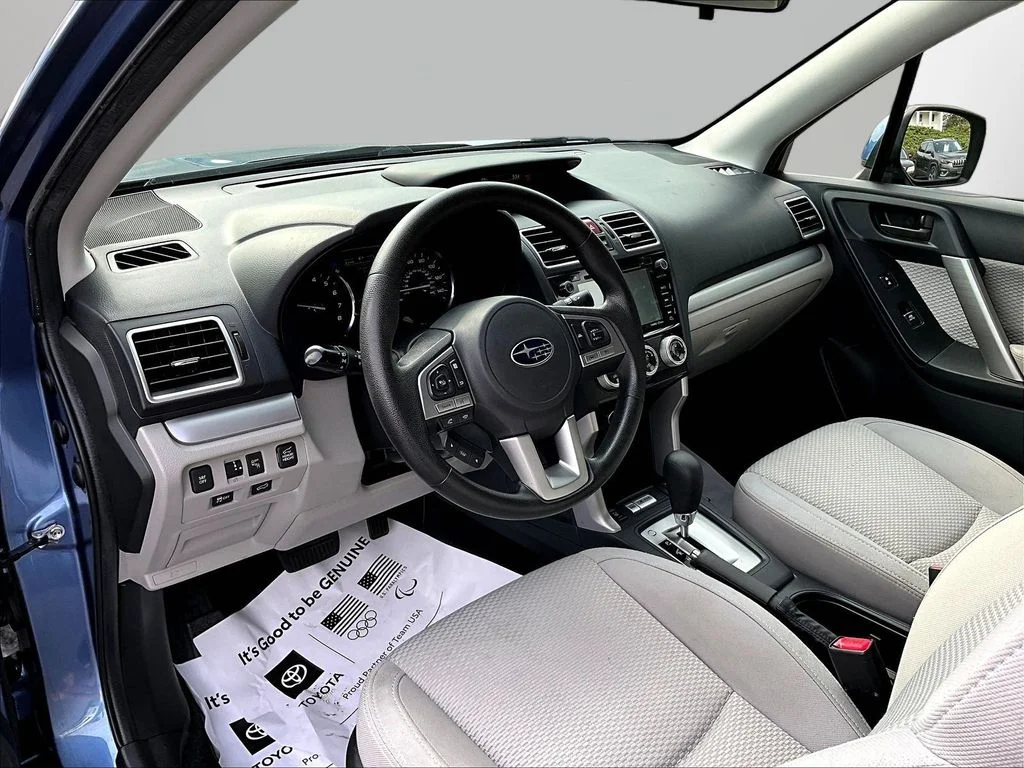 Used 2017 Quartz Blue Subaru 2.5i Premium image 18