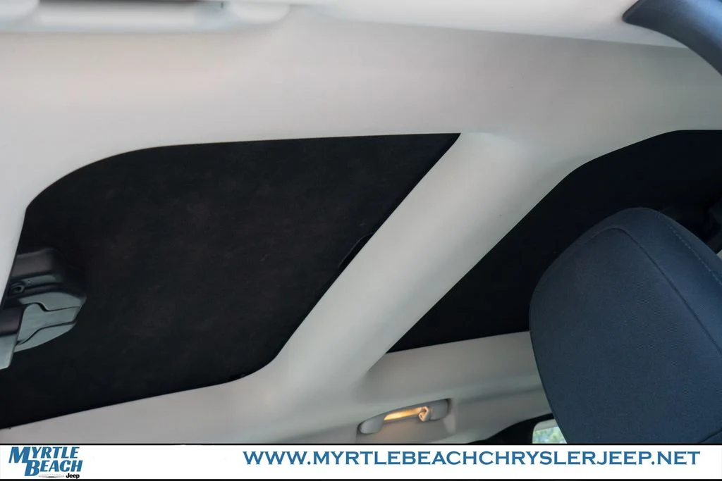 Used 2016 Granite Crystal Metallic Clearcoat Jeep Latitude image 18