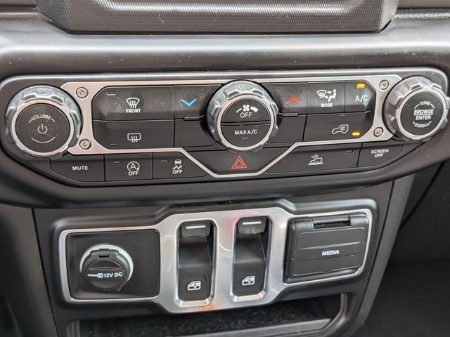 Used 2023 Green Jeep Sport S image 23