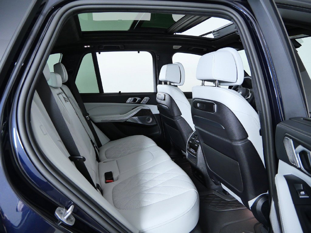 2026 BMW X5 M60i - Photo 22