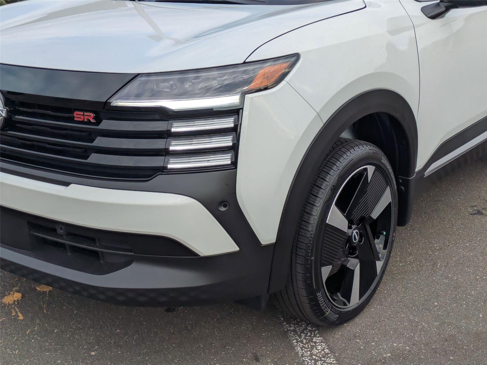 New 2026 Aspen White TriCoat / Super Black Two-tone Nissan SR image 10
