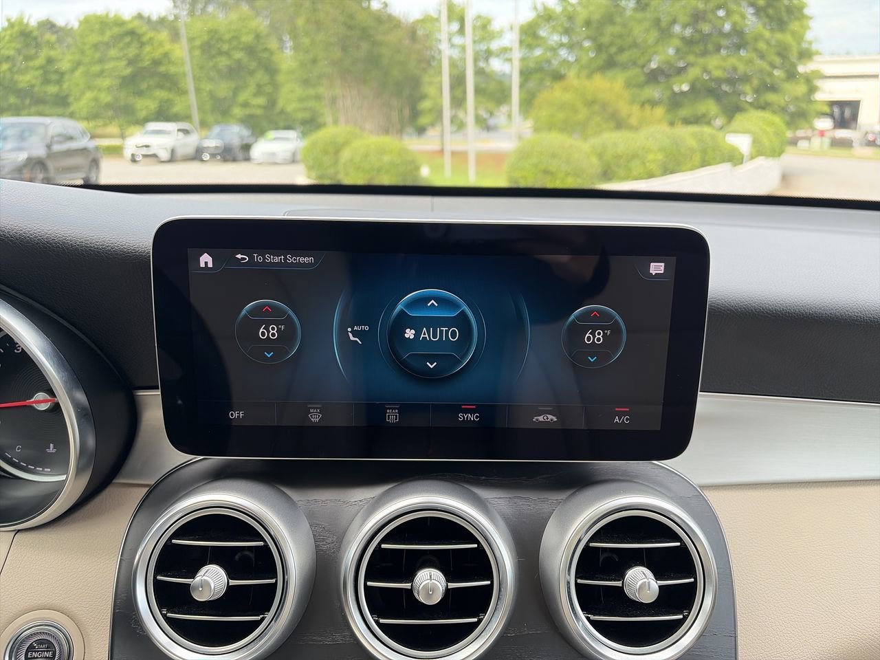 Used 2020 designo Diamond White Metallic Mercedes-Benz GLC 300 image 27