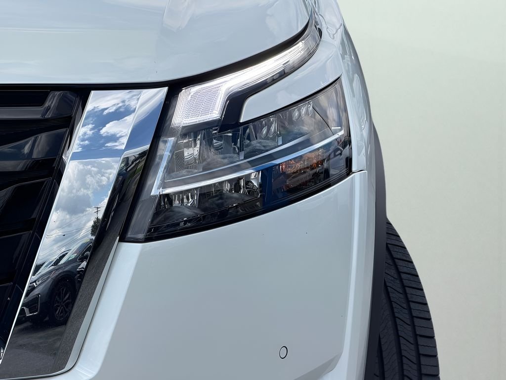 Used 2024 Pearl White Tricoat Nissan Platinum image 5