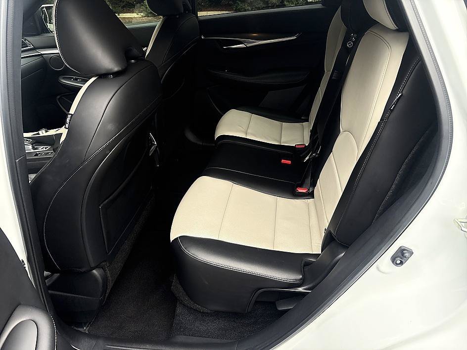 Used 2024 Radiant White INFINITI LUXE image 12